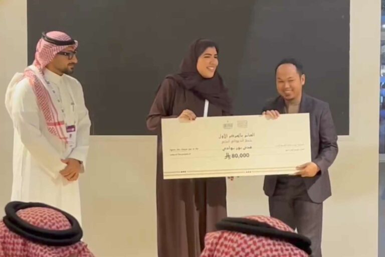Taklukkan Dunia Lewat Pena! Kaligrafer Muda Asal Pati Sabet Juara Dunia di Arab Saudi
