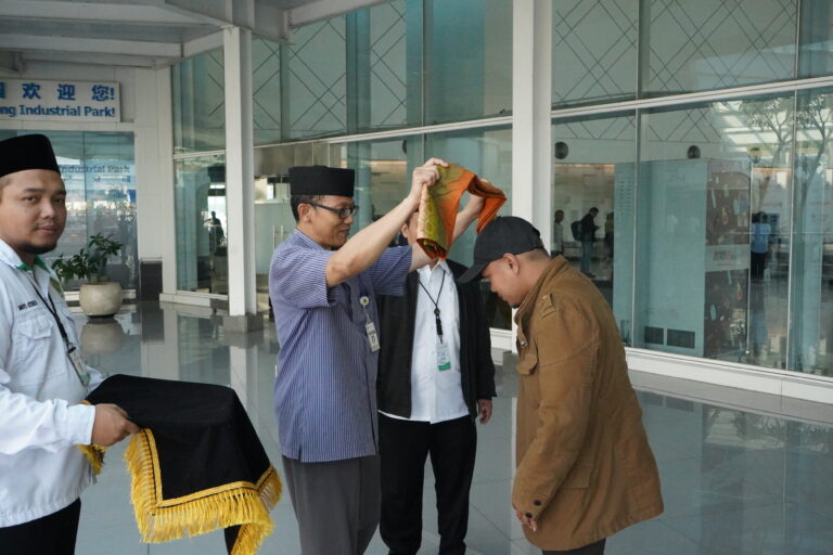 Huda Purnawadi Bikin Bangga! Kaligrafer Muda Asal Pati Sabet 3 Gelar Internasional Sepanjang 2025