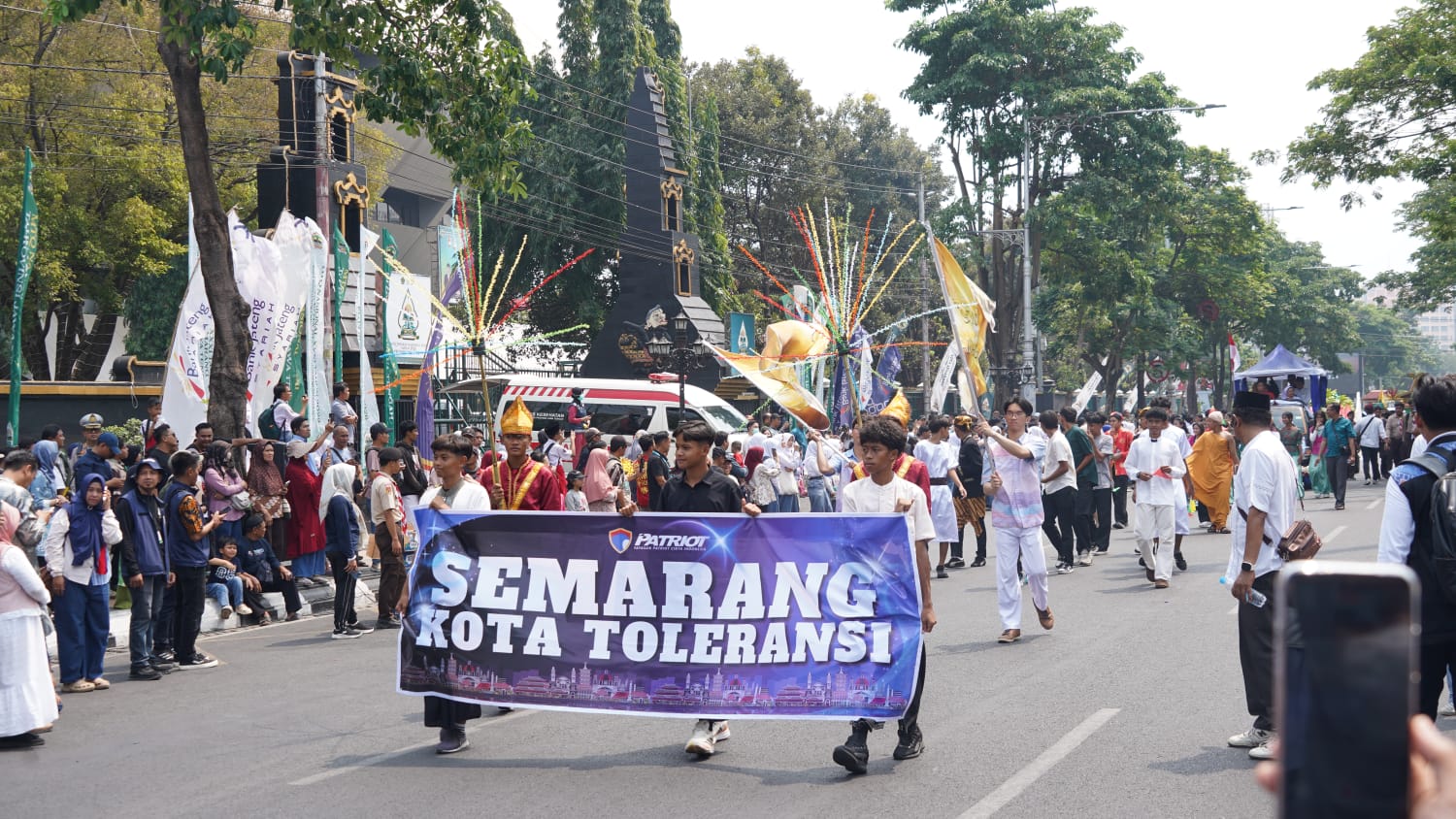 Pawai Ta’aruf MTQ Nasional XXXI Semarak, Jateng Tebarkan Pesan Harmoni dan Cahaya Al-Qur’an